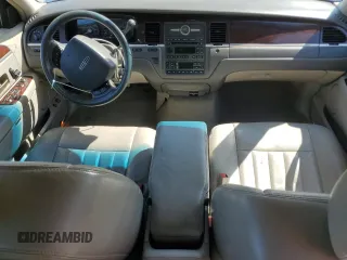 2006 Lincoln Town Car Signature z VIN 1LNHM81W36Y622915, wystawiony jako Copart lot #56097935 z przebiegiem 151 366 mil mil oraz Czysty tytuł • Clean title. Historia ofert i sprzedaży dostępna na DreamBid. Obrazek 8.