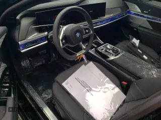 2023 BMW i7 xDrive60 z VIN WBY53EJ01PCM98516, wystawiony jako Copart lot #85778524 z przebiegiem 397 mil mil oraz Szkody całkowita. Historia ofert i sprzedaży dostępna na DreamBid. Obrazek 8.