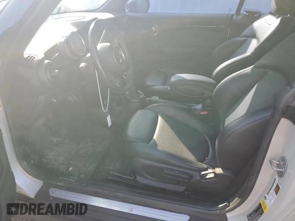 2017 MINI Convertible Cooper S z VIN WMWWG9C33H3C82371, wystawiony jako Copart lot #82549924 z przebiegiem 42 439 mil mil oraz Szkoda całkowita • Salvage title. Historia ofert i sprzedaży dostępna na DreamBid. Obrazek 7.