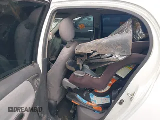 2000 Toyota ECHO z VIN JTDBT1234Y0075812, wystawiony jako IAAI lot #42203000 z przebiegiem Nie podano mil oraz . Historia ofert i sprzedaży dostępna na DreamBid. Obrazek 8.