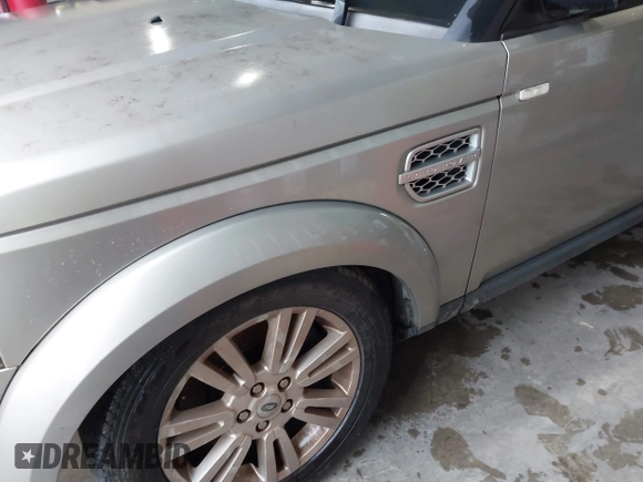 2011 Land Rover LR4 HSE z VIN SALAG2D47BA556482, wystawiony jako IAAI lot #42355286 z przebiegiem 153 692 mil mil oraz . Historia ofert i sprzedaży dostępna na DreamBid. Obrazek 6.