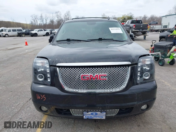 2011 GMC Yukon SLT with VIN 1GKS2CE01BR347675, listed as a IAAI auction lot 41931635 with 247,817 mi miles. Bid and sale history available at carsss.com. Image 12.