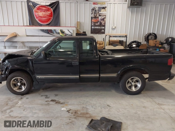 2000 Chevrolet S-10 LS with VIN 1GCCS1943YK168119, listed as a IAAI auction lot 41409246 with 194,506 mi miles. Bid and sale history available at carsss.com. Image 14.