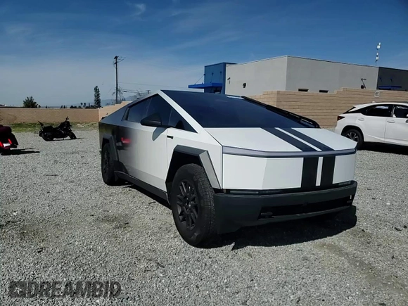 2024 Tesla Cybertruck Cyberbeast z VIN 7G2CEHEE0RA031839, wystawiony jako Copart lot #45773575 z przebiegiem 7133 mil mil oraz Szkody całkowita. Historia ofert i sprzedaży dostępna na DreamBid. Obrazek 11.