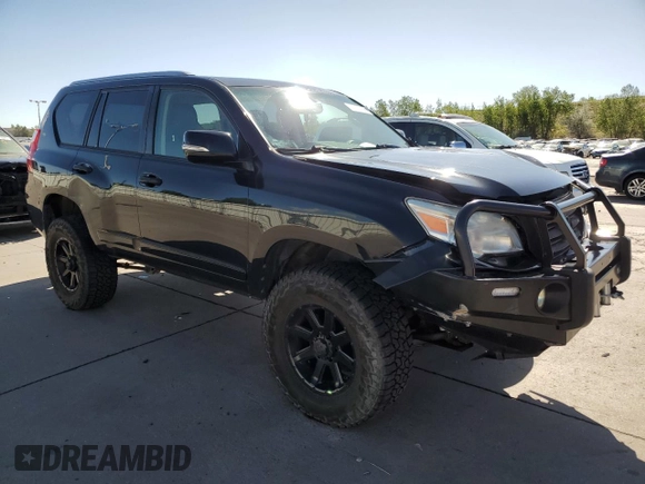 2013 Lexus GX 460 z VIN JTJBM7FX7D5060423, wystawiony jako Copart lot #57287435 z przebiegiem 180 625 mil mil oraz Szkoda całkowita • Salvage title. Historia ofert i sprzedaży dostępna na DreamBid. Obrazek 4.