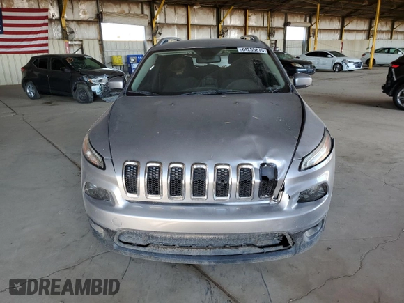 2017 Jeep Cherokee Latitude с VIN 1C4PJLCB0HW502753, выставлен на аукционе Copart как лот 64285875 с пробегом 111 659 миль миль и Списание • Salvage title. История ставок и продаж доступна на DreamBid. Изображение 5.