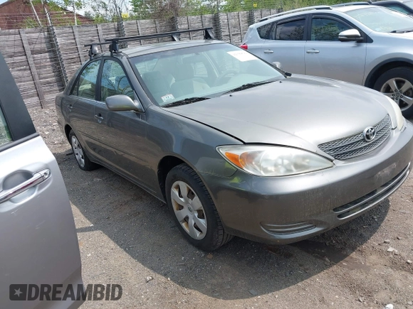 2002 Toyota Camry LE z VIN JTDBE32KX20070778, wystawiony jako IAAI lot #42389584 z przebiegiem 278 070 mil mil oraz . Historia ofert i sprzedaży dostępna na DreamBid. Obrazek 1.