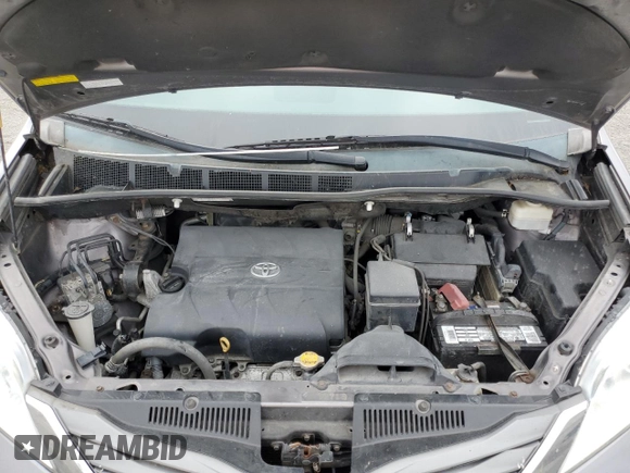 2014 Toyota Sienna Limited с VIN 5TDDK3DC6ES084587, выставлен на аукционе Copart как лот 62018095 с пробегом 152 124 миль миль и Списание • Salvage title. История ставок и продаж доступна на DreamBid. Изображение 12.