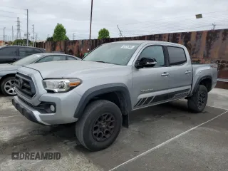 2020 Toyota Tacoma SR5 z VIN 5TFAZ5CN0LX094746, wystawiony jako Copart lot #53737865 z przebiegiem 55 876 mil mil oraz Szkoda całkowita • Salvage title. Historia ofert i sprzedaży dostępna na DreamBid. Obrazek 1.