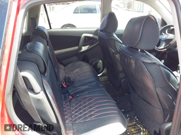 2007 Toyota RAV4 Sport z VIN JTMZD32VX75043585, wystawiony jako IAAI lot #42397838 z przebiegiem 126 256 mil mil oraz . Historia ofert i sprzedaży dostępna na DreamBid. Obrazek 8.