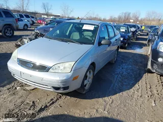 2007 Ford Focus S with VIN 1FAHP34N87W204936, listed as a IAAI auction lot 41755544 with 185,030 mi miles. Bid and sale history available at carsss.com. Image 2.
