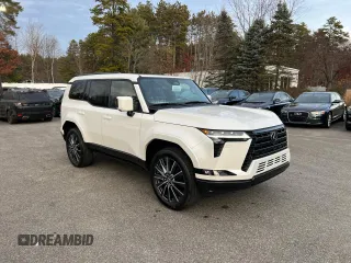 2024 Lexus GX 550 Luxury z VIN JTJVBCDX9R5005977, wystawiony jako Copart lot #86017994 z przebiegiem 3 mil mil oraz Czysty tytuł • Clean title. Historia ofert i sprzedaży dostępna na DreamBid. Obrazek 1.