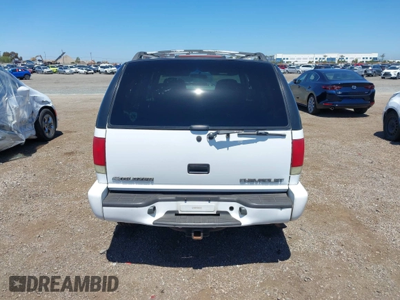 2001 Chevrolet Blazer LT z VIN 1GNCS13W712122865, wystawiony jako IAAI lot #41997035 z przebiegiem 161 862 mil mil oraz . Historia ofert i sprzedaży dostępna na DreamBid. Obrazek 16.
