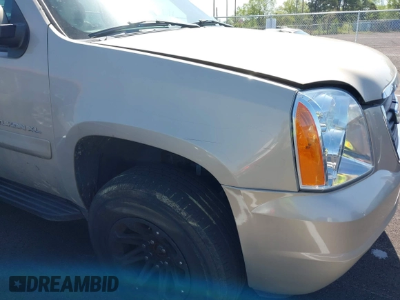 2008 GMC Yukon XL SLT 4SB with VIN 1GKFK16398R185818, listed as a IAAI auction lot 41988280 with 178,750 mi miles and . Bid and sale history available at carsss.com. Image 6.