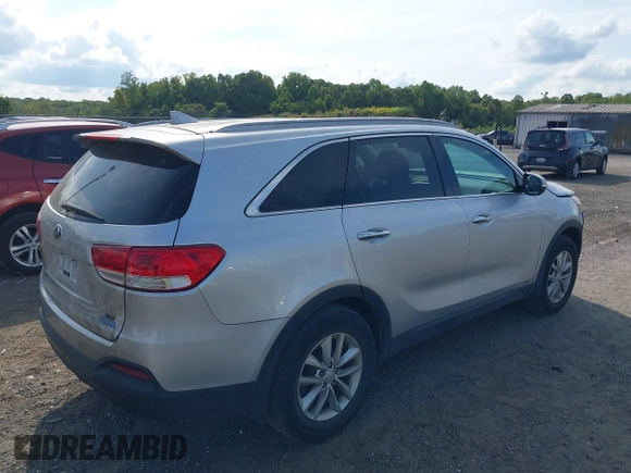2018 Kia Sorento LX with VIN 5XYPGDA3XJG427112, listed as a IAAI auction lot 40303681 with 170,443 mi miles. Bid and sale history available at carsss.com. Image 4.