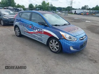2014 Hyundai Accent SE z VIN KMHCU5AE9EU182785, wystawiony jako IAAI lot #42471963 z przebiegiem 212 069 mil mil oraz . Historia ofert i sprzedaży dostępna na DreamBid. Obrazek 1.
