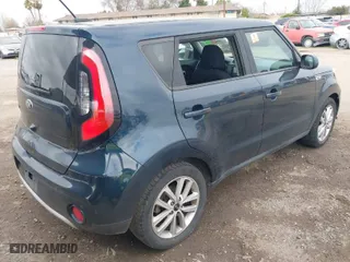 2017 Kia Soul + with VIN KNDJP3A55H7476291, listed as a IAAI auction lot 41622039 with 164,586 mi miles. Bid and sale history available at carsss.com. Image 4.