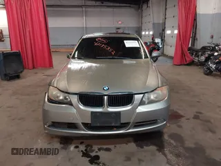 2008 BMW 3 Series 328i z VIN WBAVA37598NL44749, wystawiony jako IAAI lot #42135352 z przebiegiem 132 821 mil mil oraz . Historia ofert i sprzedaży dostępna na DreamBid. Obrazek 12.