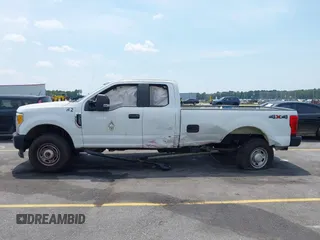 2017 Ford F-250 XLT с VIN 1FT7X2B62HEE58337, выставлен на аукционе IAAI как лот 42553732 с пробегом 136 291 миль миль и . История ставок и продаж доступна на DreamBid. Изображение 14.