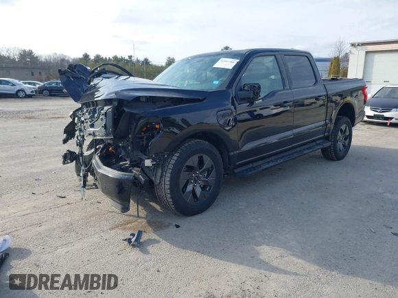 2022 Ford F-150 Lightning Pro z VIN 1FT6W1EV3NWG03970, wystawiony jako IAAI lot #41801986 z przebiegiem 29 815 mil mil oraz . Historia ofert i sprzedaży dostępna na DreamBid. Obrazek 19.