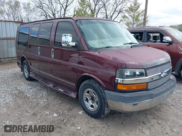 2003 Chevrolet Express Passenger z VIN 1GBFG15X231211821, wystawiony jako IAAI lot #41934414 z przebiegiem 154 508 mil mil oraz . Historia ofert i sprzedaży dostępna na DreamBid. Obrazek 1.
