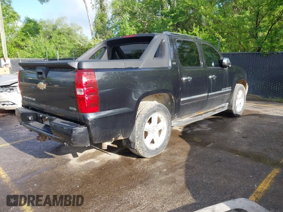 2010 Chevrolet Avalanche LTZ with VIN 3GNVKGE07AG147633, listed as a IAAI auction lot 42154619 with 171,420 mi miles. Bid and sale history available at carsss.com. Image 4.