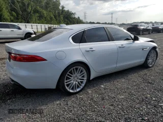 2016 Jaguar XF 35t Prestige with VIN SAJBE4BV6GCY13475, listed as a Copart auction lot 68236854 with 85,026 mi miles and Salvage Title. Bid and sale history available at carsss.com. Image 3.