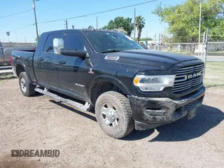 2019 Ram 2500 Laramie z VIN 3C6UR5NL6KG688471, wystawiony jako IAAI lot #41971972 z przebiegiem 129 779 mil mil oraz . Historia ofert i sprzedaży dostępna na DreamBid. Obrazek 1.