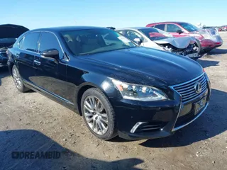 2013 Lexus LS 460 L z VIN JTHGL5EF4D5047720, wystawiony jako IAAI lot #41854275 z przebiegiem 144 564 mil mil oraz . Historia ofert i sprzedaży dostępna na DreamBid. Obrazek 1.
