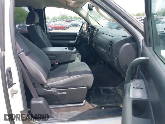 2009 Chevrolet Silverado 1500 LT with VIN 1GCEK290X9Z291310, listed as a IAAI auction lot 42055477 with 154,712 mi miles and . Bid and sale history available at DreamBid. Image 5.