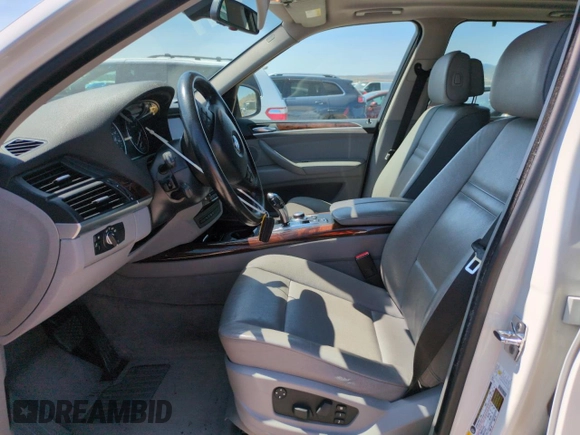 2008 BMW X5 3.0si z VIN 5UXFE43548L031478, wystawiony jako Copart lot #59392505 z przebiegiem Nie podano mil oraz Szkoda całkowita • Salvage title. Historia ofert i sprzedaży dostępna na DreamBid. Obrazek 7.