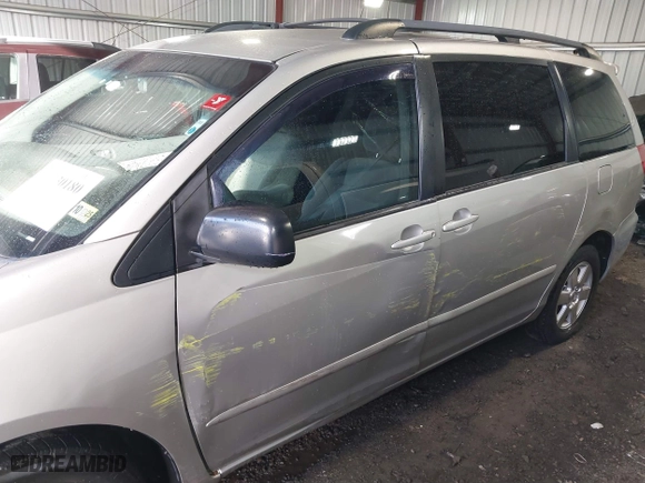2010 Toyota Sienna CE with VIN 5TDKK4CC5AS301619, listed as a IAAI auction lot 41730180 with 177,117 mi miles. Bid and sale history available at carsss.com. Image 6.