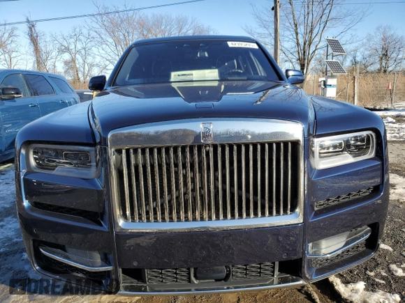 2023 Rolls-Royce Cullinan z VIN SLATV4C05PU219564, wystawiony jako Copart lot #42395205 z przebiegiem 5430 mil mil oraz Nie do naprawy. Historia ofert i sprzedaży dostępna na DreamBid. Obrazek 5.