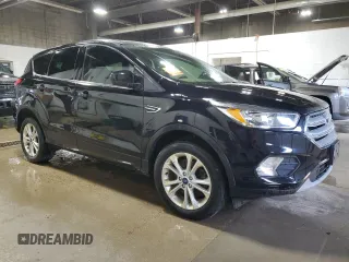 2019 Ford Escape SE z VIN 1FMCU9GD0KUA70135, wystawiony jako Copart lot #52235935 z przebiegiem 107 794 mil mil oraz Czysty tytuł • Clean title. Historia ofert i sprzedaży dostępna na DreamBid. Obrazek 4.