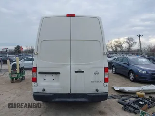 2018 Nissan NV Cargo S z VIN 1N6BF0LY0JN807791, wystawiony jako IAAI lot #41868591 z przebiegiem 128 813 mil mil oraz . Historia ofert i sprzedaży dostępna na DreamBid. Obrazek 17.