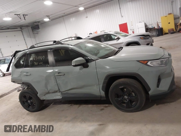 2020 Toyota RAV4 XLE with VIN 2T3P1RFV8LC099090, listed as a IAAI auction lot 41830989 with 99,024 mi miles. Bid and sale history available at carsss.com. Image 13.