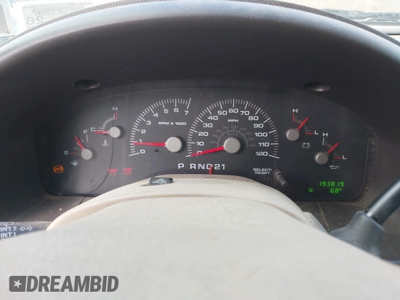 2004 Ford Expedition Special Service with VIN 1FMPU15L54LB89983, listed as a IAAI auction lot 41834577 with 193,819 mi miles. Bid and sale history available at carsss.com. Image 7.