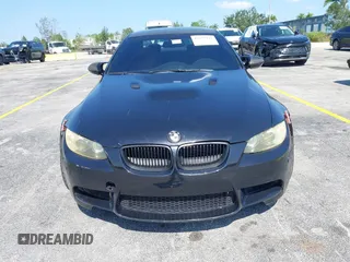 2009 BMW M3 z VIN WBSWD93559PY43330, wystawiony jako IAAI lot #42235941 z przebiegiem 119 543 mil mil oraz . Historia ofert i sprzedaży dostępna na DreamBid. Obrazek 6.