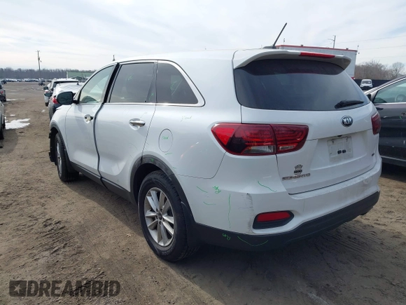 2020 Kia Sorento LX with VIN 5XYPG4A33LG644231, listed as a IAAI auction lot 41362522 with 132,889 mi miles. Bid and sale history available at carsss.com. Image 3.