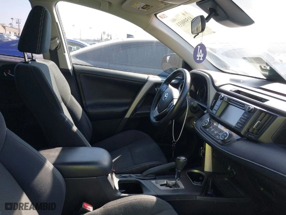 2018 Toyota RAV4 XLE with VIN 2T3WFREVXJW463701, listed as a IAAI auction lot 41599033 with 91,860 mi miles. Bid and sale history available at carsss.com. Image 5.