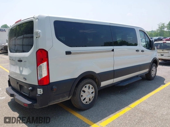 2019 Ford Transit Passenger XL z VIN 1FBZX2YM4KKB64966, wystawiony jako IAAI lot #42417498 z przebiegiem 157 311 mil mil oraz . Historia ofert i sprzedaży dostępna na DreamBid. Obrazek 4.