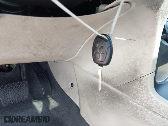 2011 Ford Fiesta SE z VIN 3FADP4EJ5BM138077, wystawiony jako IAAI lot #42506611 z przebiegiem Nie podano mil oraz . Historia ofert i sprzedaży dostępna na DreamBid. Obrazek 11.