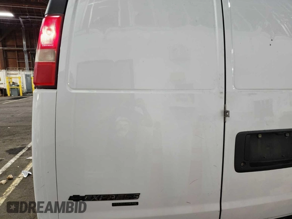 2013 Chevrolet Express Cargo z VIN 1GCWGFCA8D1141881, wystawiony jako IAAI lot #42728830 z przebiegiem 208 897 mil mil oraz . Historia ofert i sprzedaży dostępna na DreamBid. Obrazek 19.