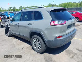 2020 Jeep Cherokee Latitude Plus z VIN 1C4PJLLB8LD648936, wystawiony jako IAAI lot #42026366 z przebiegiem 82 387 mil mil oraz . Historia ofert i sprzedaży dostępna na DreamBid. Obrazek 3.