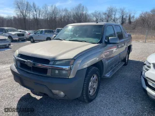 2002 Chevrolet Avalanche with VIN 3GNEC13T82G302926, listed as a Copart auction lot 47324455 with 379,025 mi miles and Clean Title. Bid and sale history available at carsss.com. Image 2.