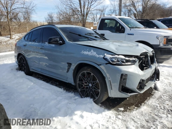 2024 BMW X4 M z VIN 5YM23EC01R9W18369, wystawiony jako Copart lot #53838455 z przebiegiem 11 550 mil mil oraz Szkody całkowita. Historia ofert i sprzedaży dostępna na DreamBid. Obrazek 4.
