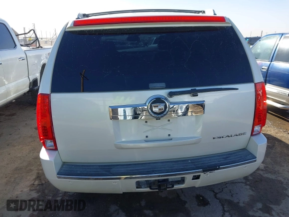 2008 Cadillac Escalade with VIN 1GYEC63868R231682, listed as a IAAI auction lot 41192659 with 194,604 mi miles. Bid and sale history available at carsss.com. Image 17.
