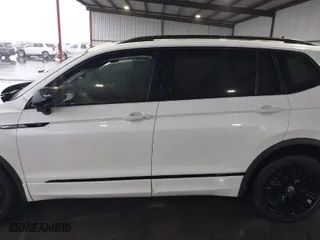 2022 Volkswagen Tiguan SE R-Line Black with VIN 3VVCB7AX8NM139424, listed as a IAAI auction lot 41197454 with 75,341 mi miles. Bid and sale history available at carsss.com. Image 14.