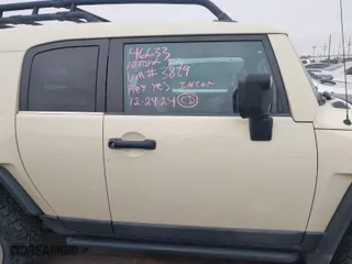 2010 Toyota FJ Cruiser with VIN JTEBU4BF2AK073829, listed as a IAAI auction lot 41254467 with 140,787 mi miles. Bid and sale history available at carsss.com. Image 13.