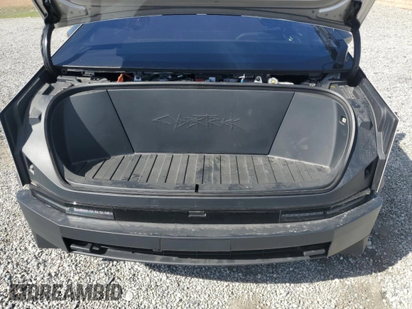 2024 Tesla Cybertruck Cyberbeast z VIN 7G2CEHEE0RA031839, wystawiony jako Copart lot #45773575 z przebiegiem 7133 mil mil oraz Szkody całkowita. Historia ofert i sprzedaży dostępna na DreamBid. Obrazek 12.